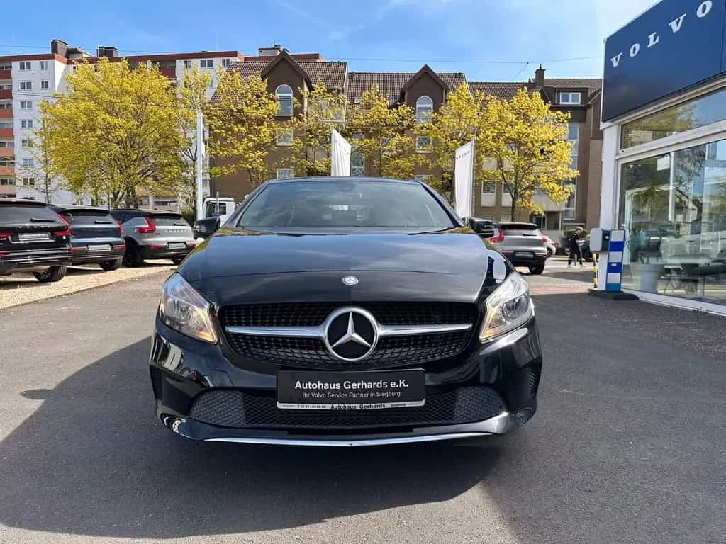Mercedes-Benz A 180 Urban Kamera, Sitzheizung, Me connect 12/2015-photo-1