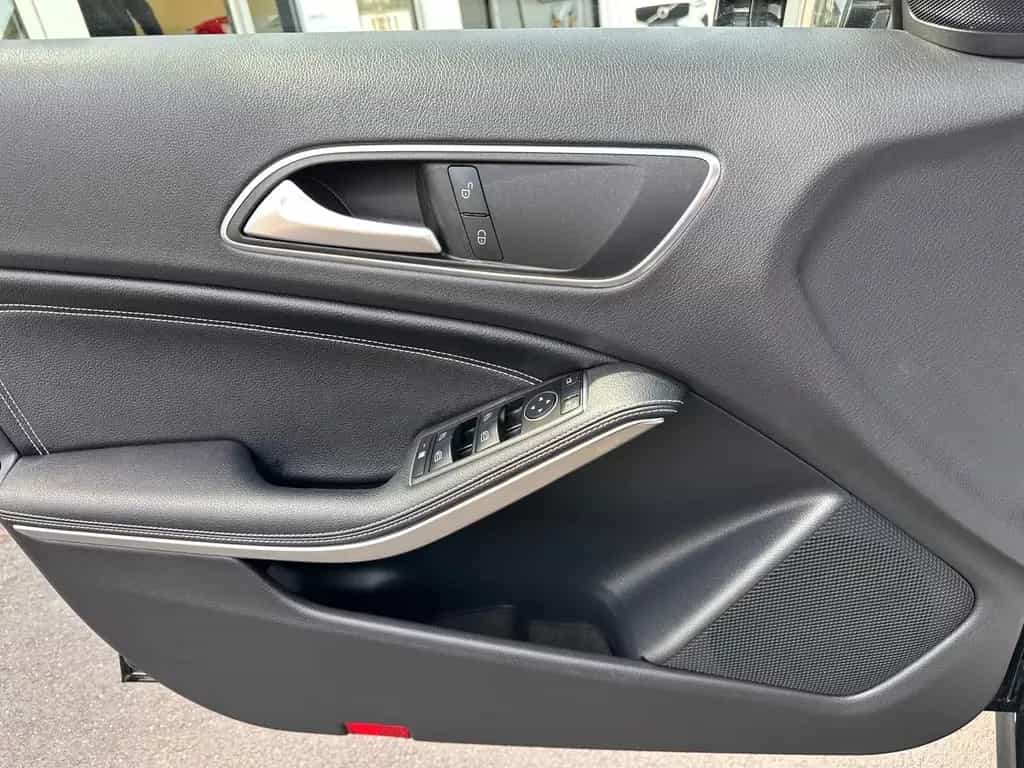 Mercedes-Benz A 180 Urban Kamera, Sitzheizung, Me connect 12/2015-photo-10
