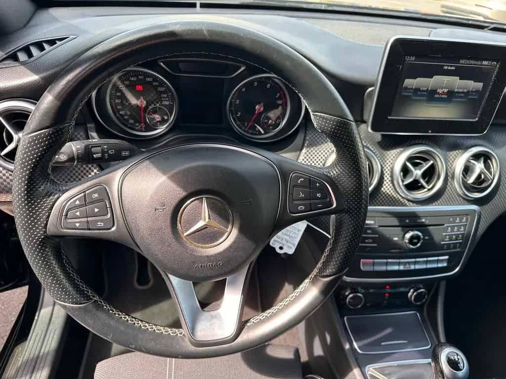 Mercedes-Benz A 180 Urban Kamera, Sitzheizung, Me connect 12/2015-photo-16
