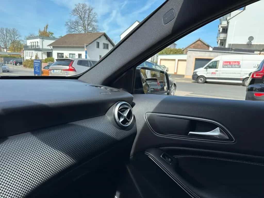 Mercedes-Benz A 180 Urban Kamera, Sitzheizung, Me connect 12/2015-photo-23