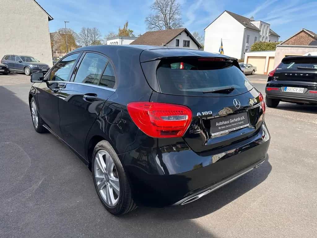 Mercedes-Benz A 180 Urban Kamera, Sitzheizung, Me connect 12/2015-photo-8