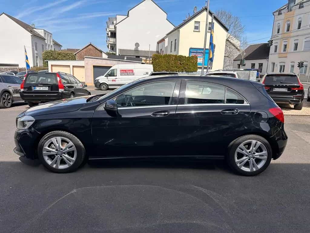 Mercedes-Benz A 180 Urban Kamera, Sitzheizung, Me connect 12/2015-photo-9