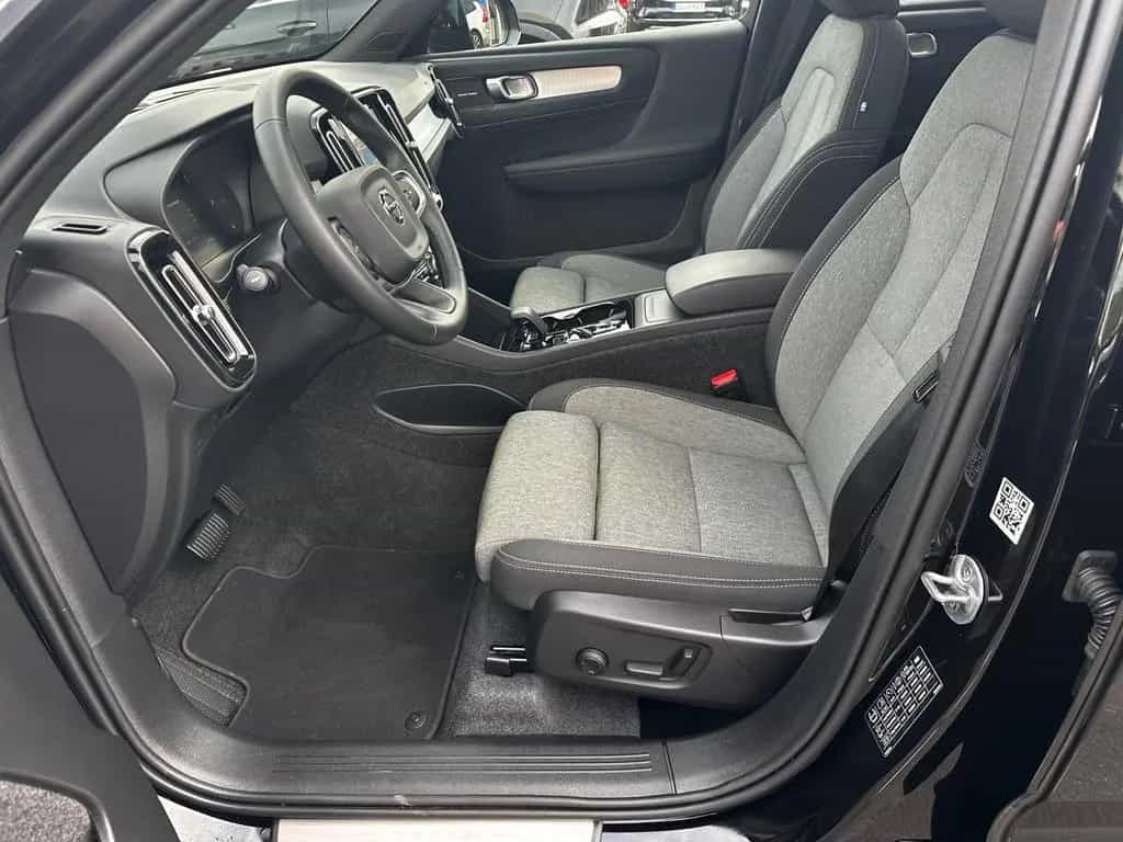 Volvo XC40 B3 Plus Black Edition Pano360°,20'',BLIS,LH 01/2025-photo-13