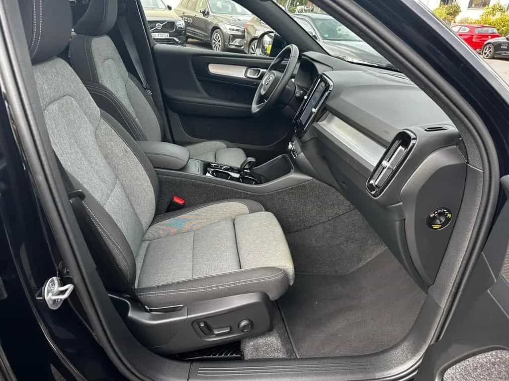 Volvo XC40 B3 Plus Black Edition Pano360°,20'',BLIS,LH 01/2025-photo-16