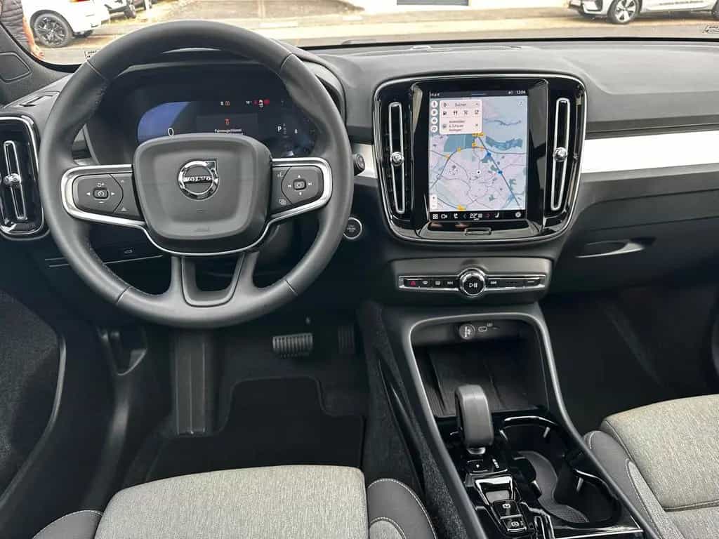 Volvo XC40 B3 Plus Black Edition Pano360°,20'',BLIS,LH 01/2025-photo-17