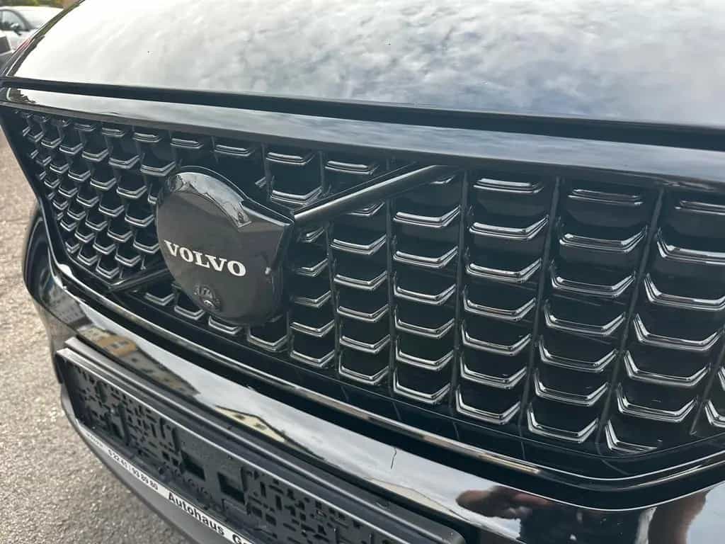 Volvo XC40 B3 Plus Black Edition Pano360°,20'',BLIS,LH 01/2025-photo-2