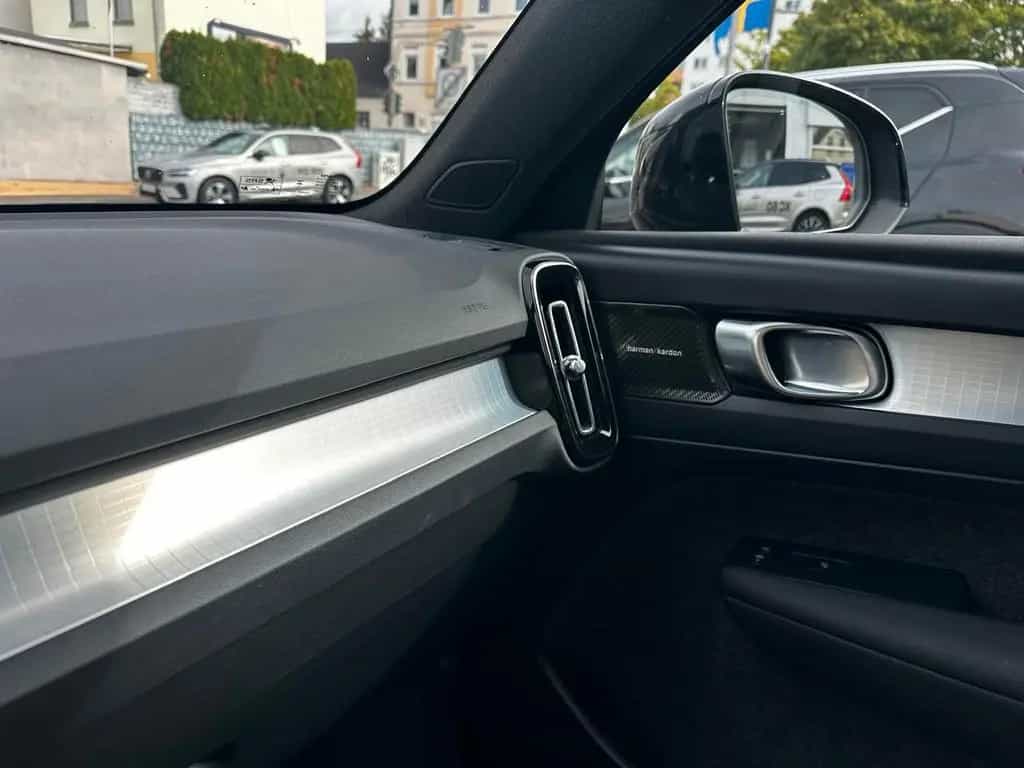 Volvo XC40 B3 Plus Black Edition Pano360°,20'',BLIS,LH 01/2025-photo-21