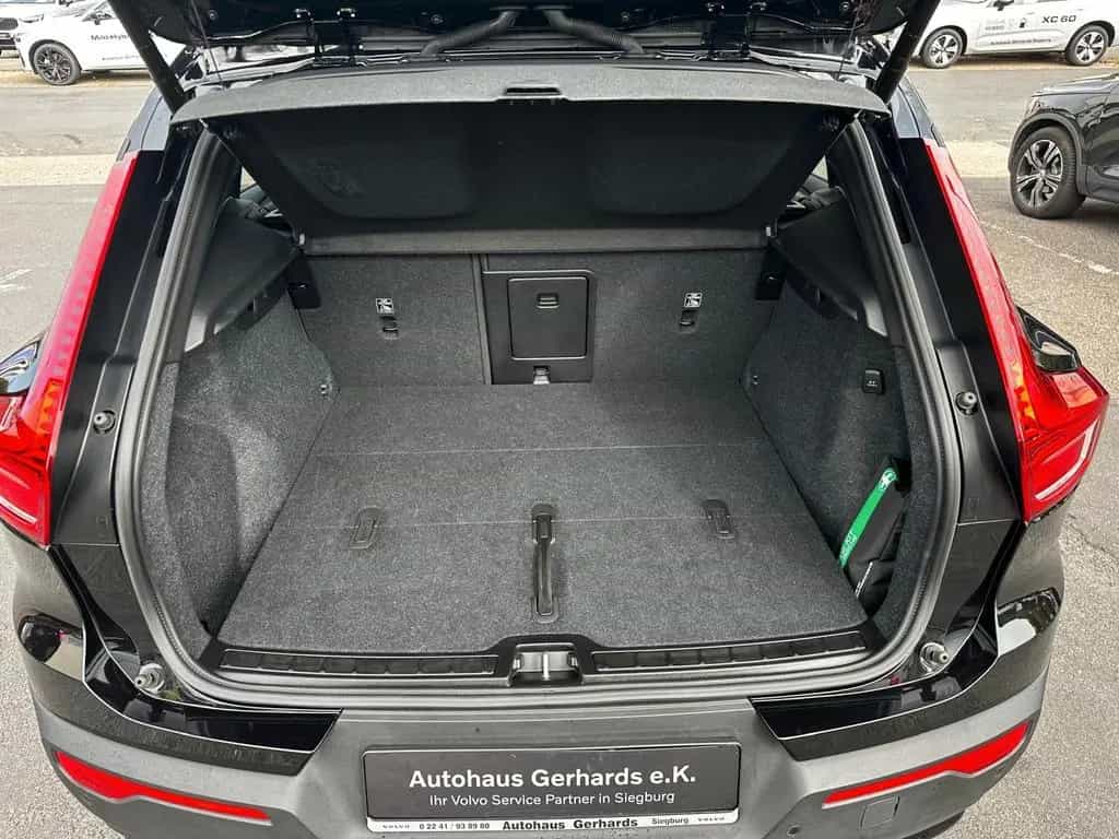 Volvo XC40 B3 Plus Black Edition Pano360°,20'',BLIS,LH 01/2025-photo-8