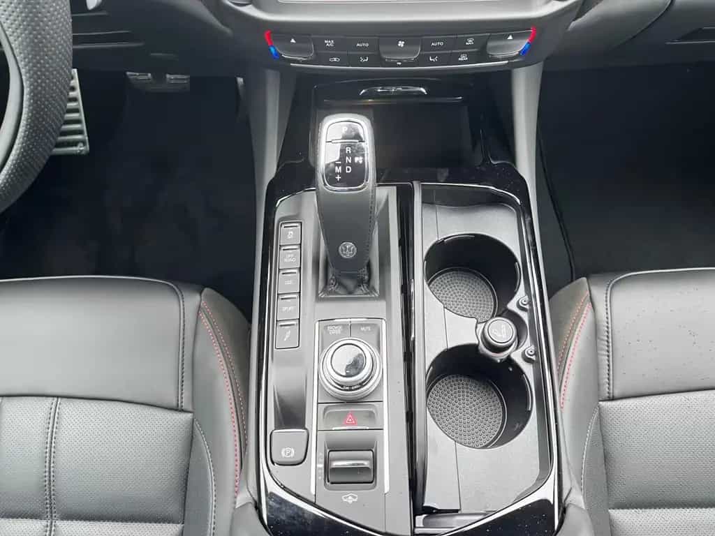 Maserati Levante Modena Ultima MY24 PANORAMADACH+360°-KAM 01/2024-photo-10
