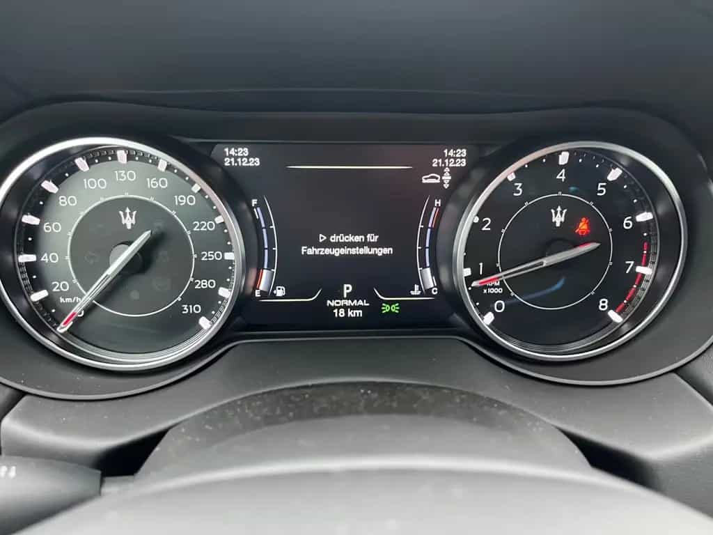 Maserati Levante Modena Ultima MY24 PANORAMADACH+360°-KAM 01/2024-photo-12