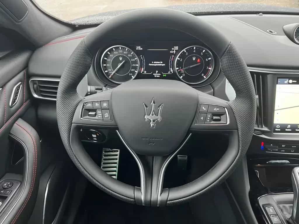 Maserati Levante Modena Ultima MY24 PANORAMADACH+360°-KAM 01/2024-photo-13