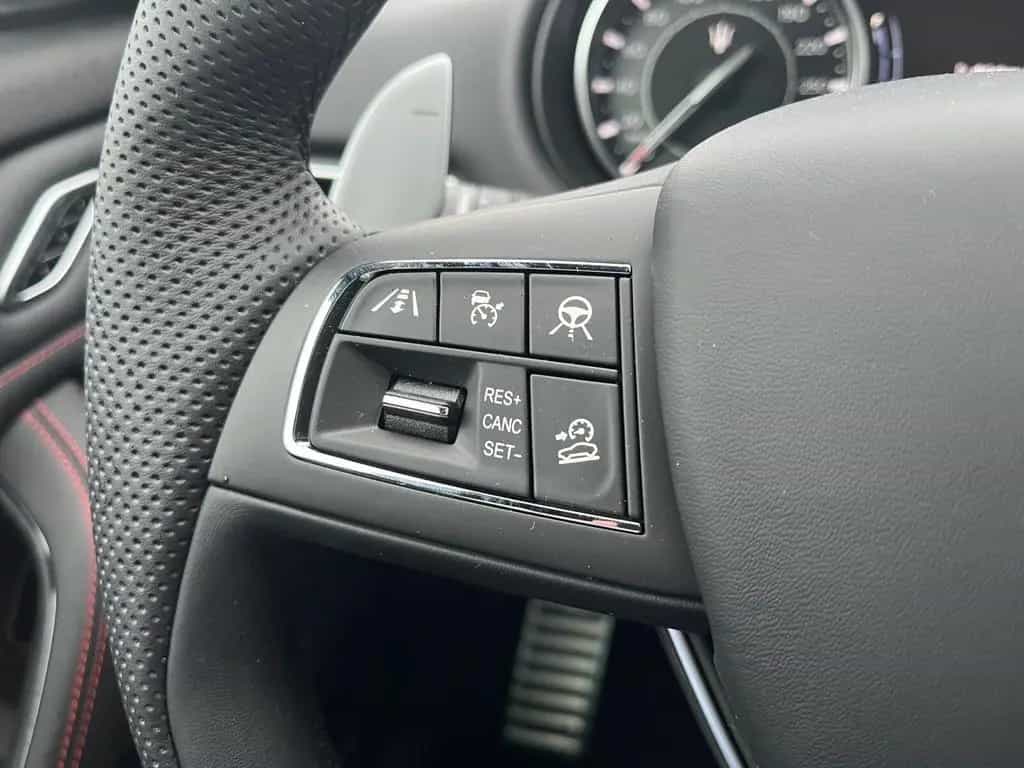 Maserati Levante Modena Ultima MY24 PANORAMADACH+360°-KAM 01/2024-photo-20