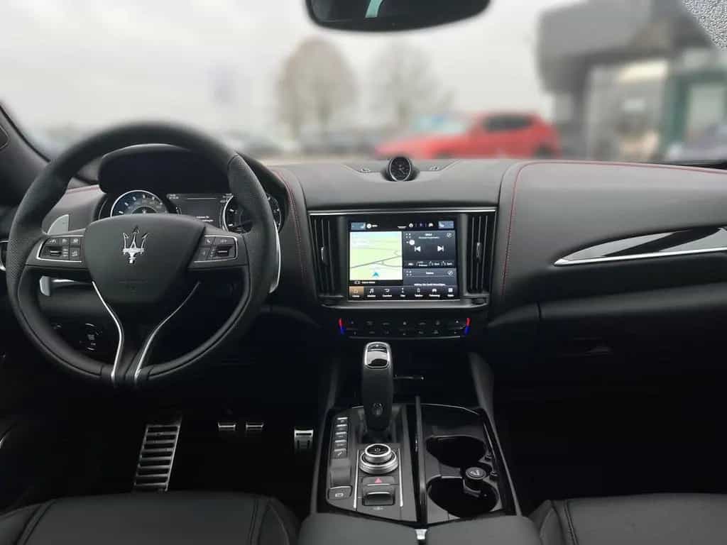 Maserati Levante Modena Ultima MY24 PANORAMADACH+360°-KAM 01/2024-photo-9