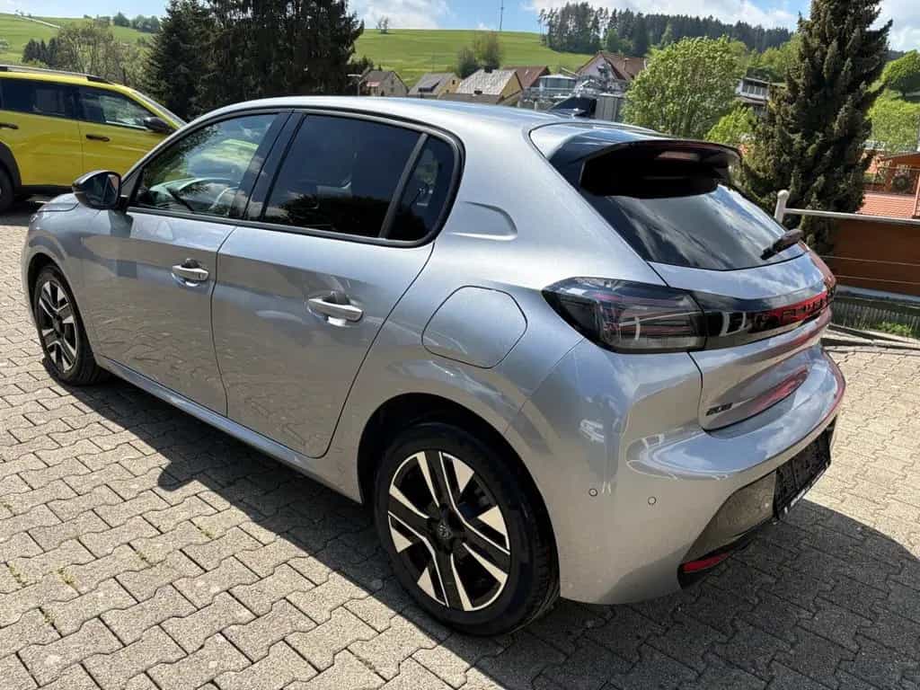 Peugeot 208 Allure NAVI, LED, KAMERA 03/2025-photo-1
