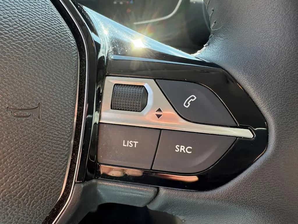 Peugeot 208 Allure NAVI, LED, KAMERA 03/2025-photo-13