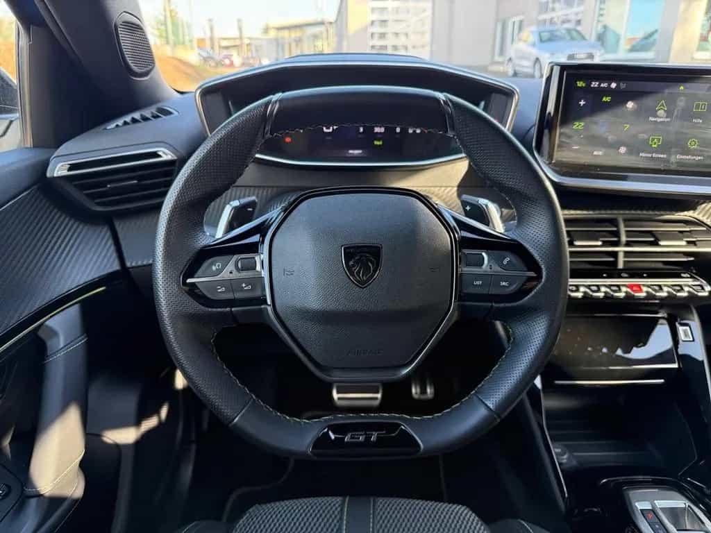 Peugeot 2008 GT NAVIGATION+LADESCHALE+KEYLESS-SYSTEM+LED 06/2024-photo-13