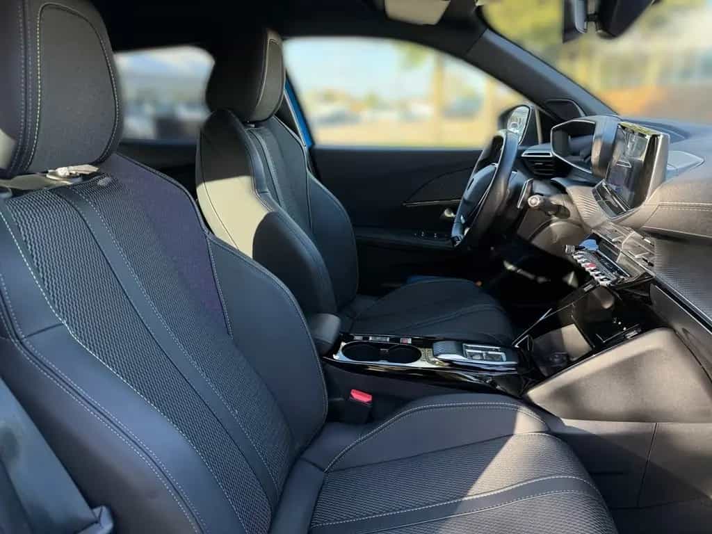 Peugeot 2008 GT NAVIGATION+LADESCHALE+KEYLESS-SYSTEM+LED 06/2024-photo-8