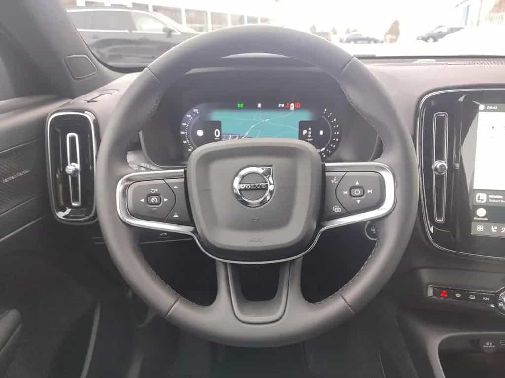 Volvo XC40 Black Edition B3 Mild-Hybrid Benzin Plus 02/2026-photo-13