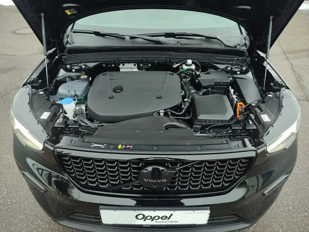 Volvo XC40 Black Edition B3 Mild-Hybrid Benzin Plus 02/2026-photo-17