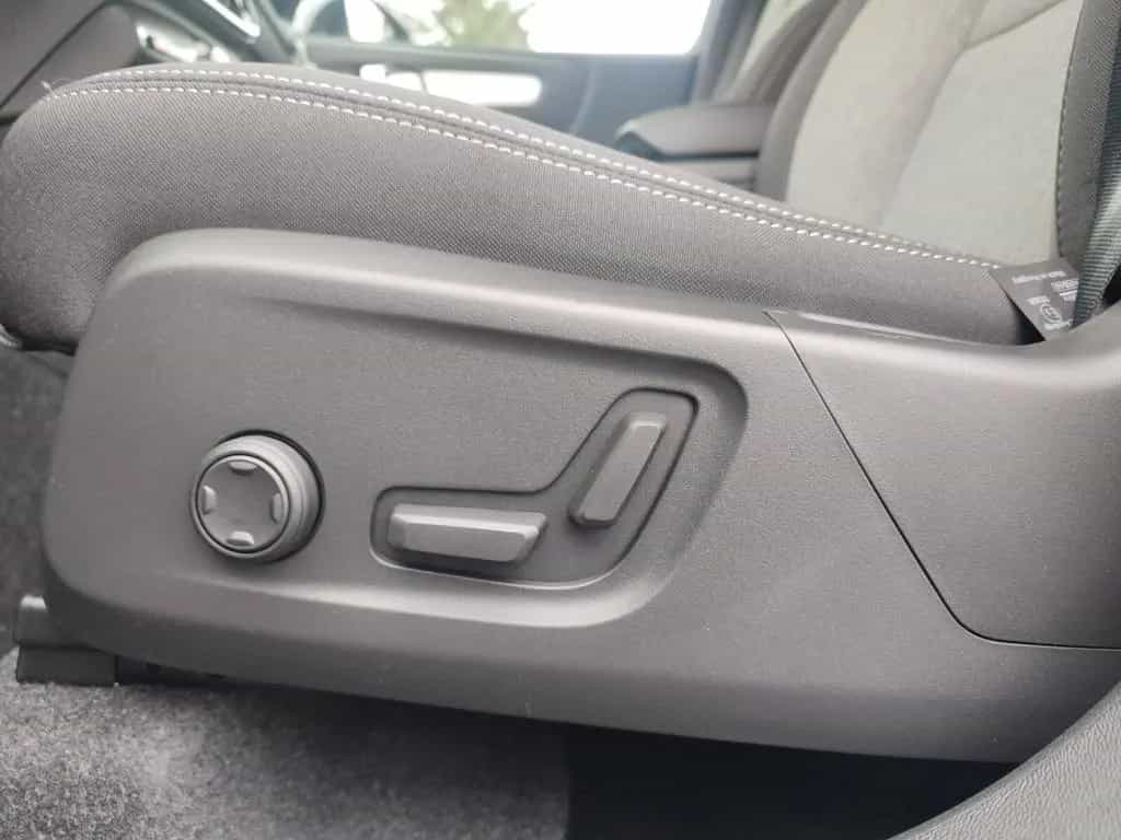 Volvo XC40 Black Edition B3 Mild-Hybrid Benzin Plus 02/2026-photo-19