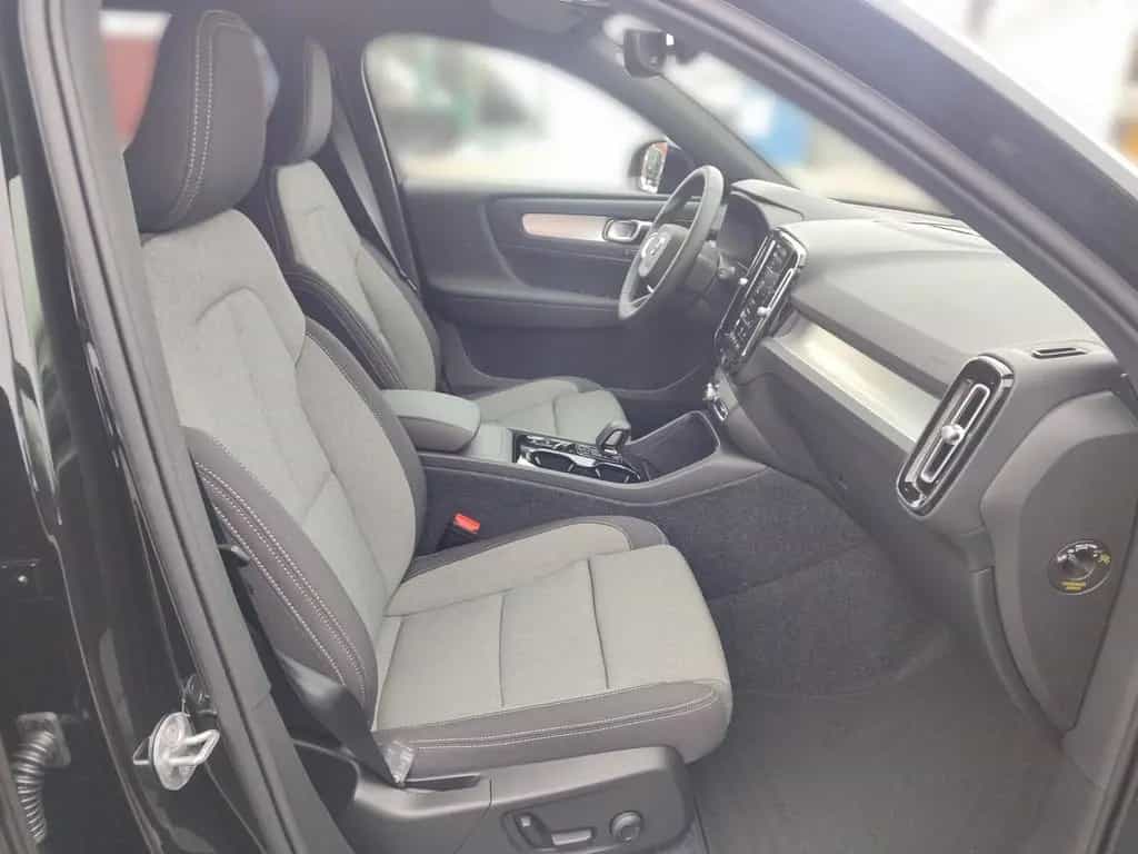 Volvo XC40 Black Edition B3 Mild-Hybrid Benzin Plus 02/2026-photo-8