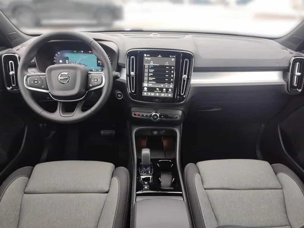 Volvo XC40 Black Edition B3 Mild-Hybrid Benzin Plus 02/2026-photo-9
