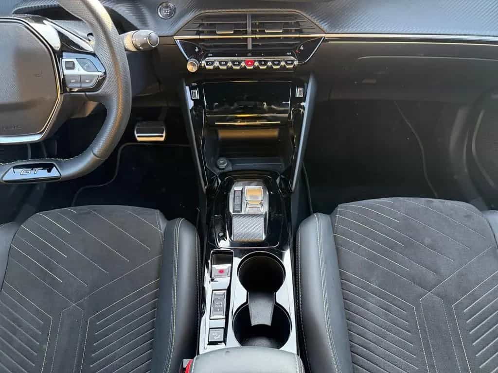Peugeot 2008 GT NAVIGATIONSSYSTEM+TEMPOMAT+SITZHEIZUNGBC 01/2024-photo-10