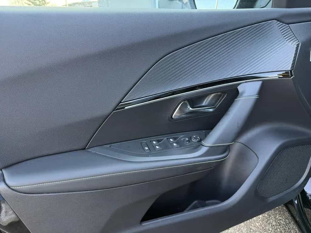 Peugeot 2008 GT NAVIGATIONSSYSTEM+TEMPOMAT+SITZHEIZUNGBC 01/2024-photo-14