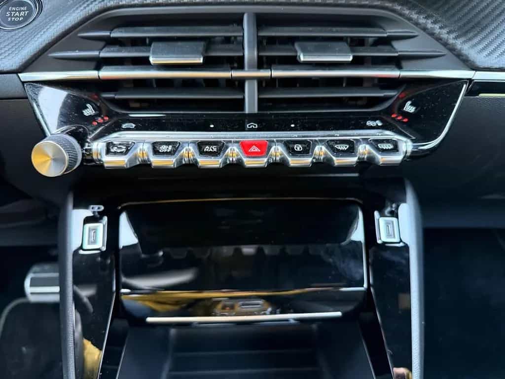 Peugeot 2008 GT NAVIGATIONSSYSTEM+TEMPOMAT+SITZHEIZUNGBC 01/2024-photo-18