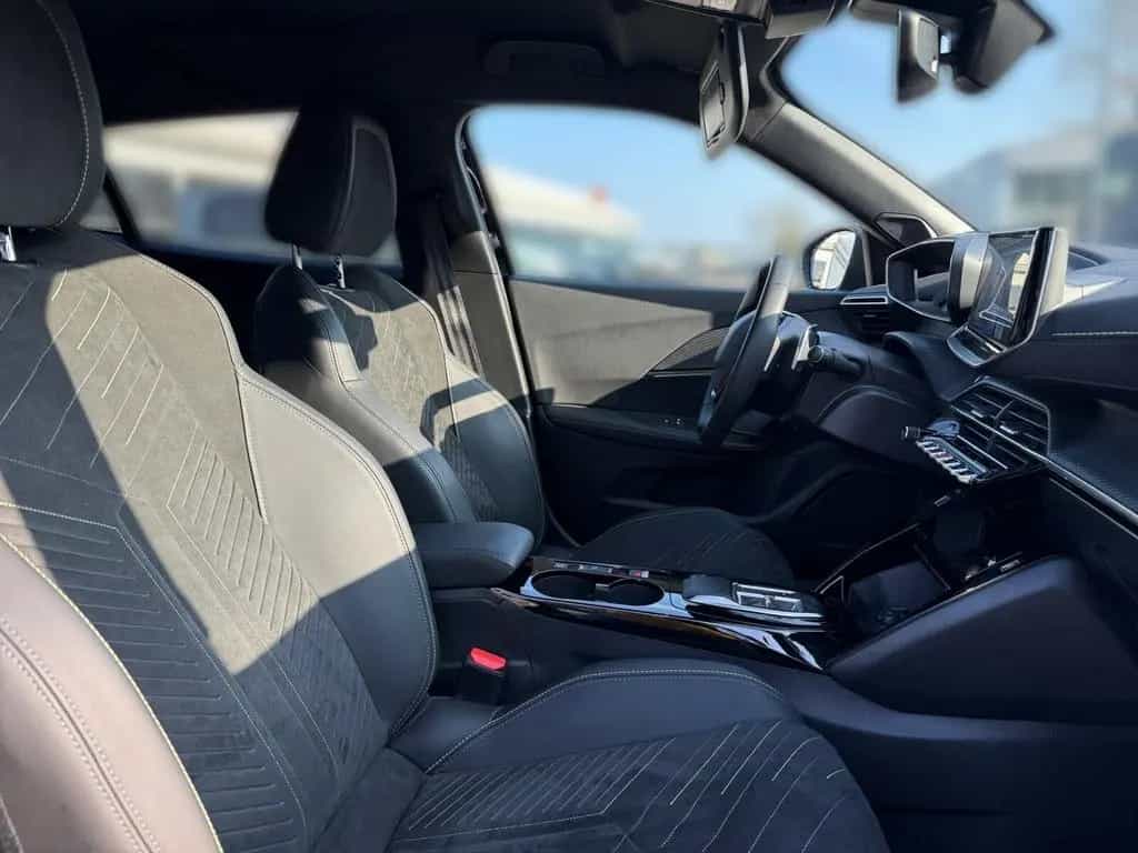 Peugeot 2008 GT NAVIGATIONSSYSTEM+TEMPOMAT+SITZHEIZUNGBC 01/2024-photo-8
