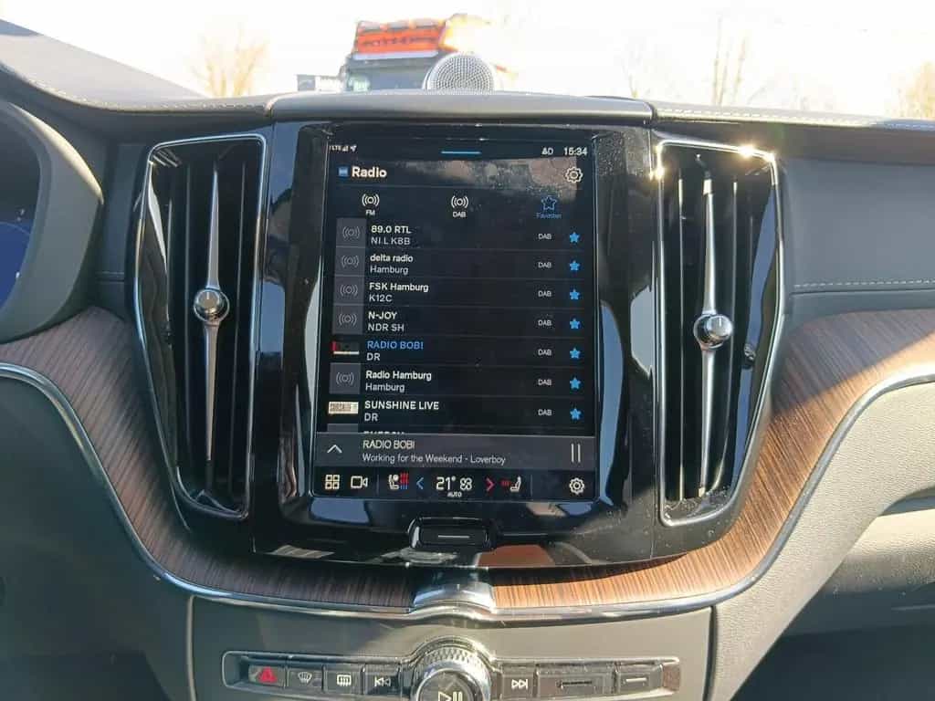 Volvo XC 60 B5 AWD Ultimate Dark 360° KAMERA+PANO-DACH 02/2024-photo-11