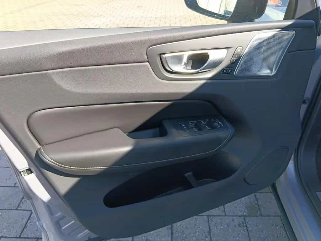 Volvo XC 60 B5 AWD Ultimate Dark 360° KAMERA+PANO-DACH 02/2024-photo-14