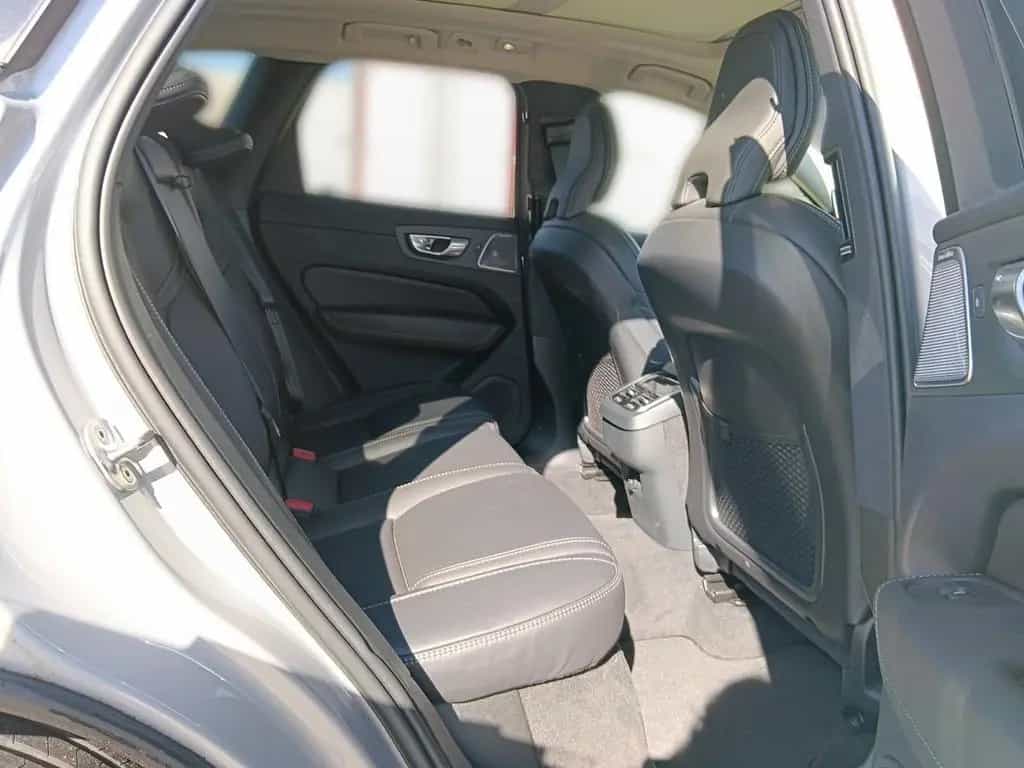 Volvo XC 60 B5 AWD Ultimate Dark 360° KAMERA+PANO-DACH 02/2024-photo-15