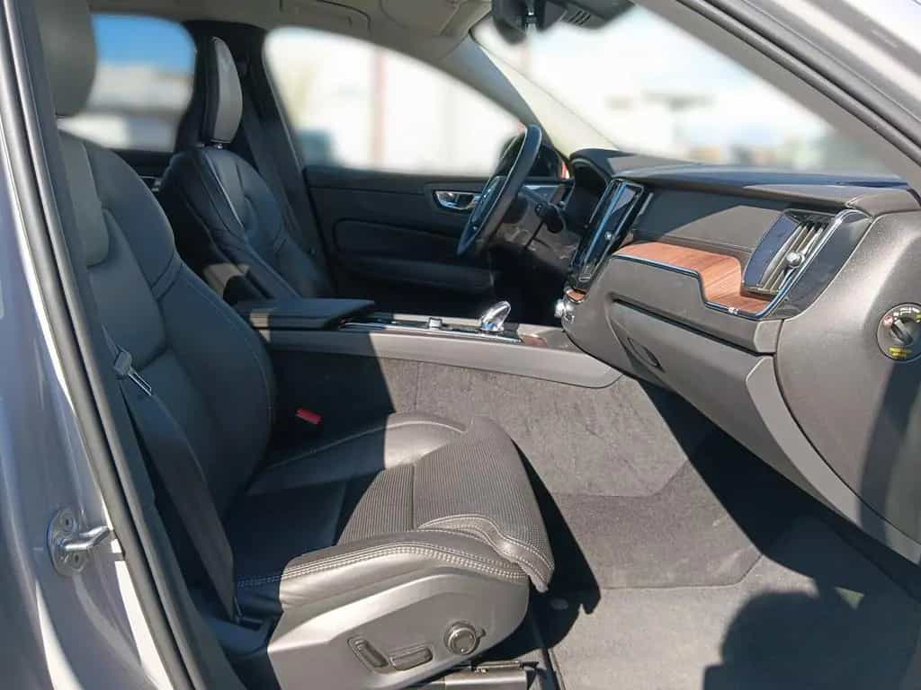 Volvo XC 60 B5 AWD Ultimate Dark 360° KAMERA+PANO-DACH 02/2024-photo-8