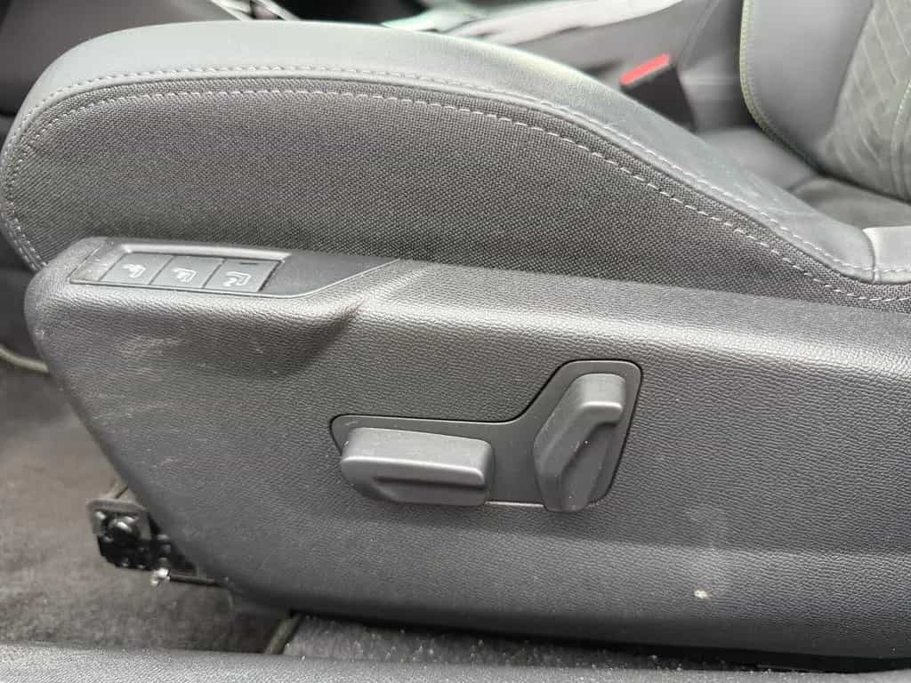 Peugeot 2008 GT 180° KAMERA+SITZHEIZUNG+MASSAGEFUNKTION 03/2024-photo-21
