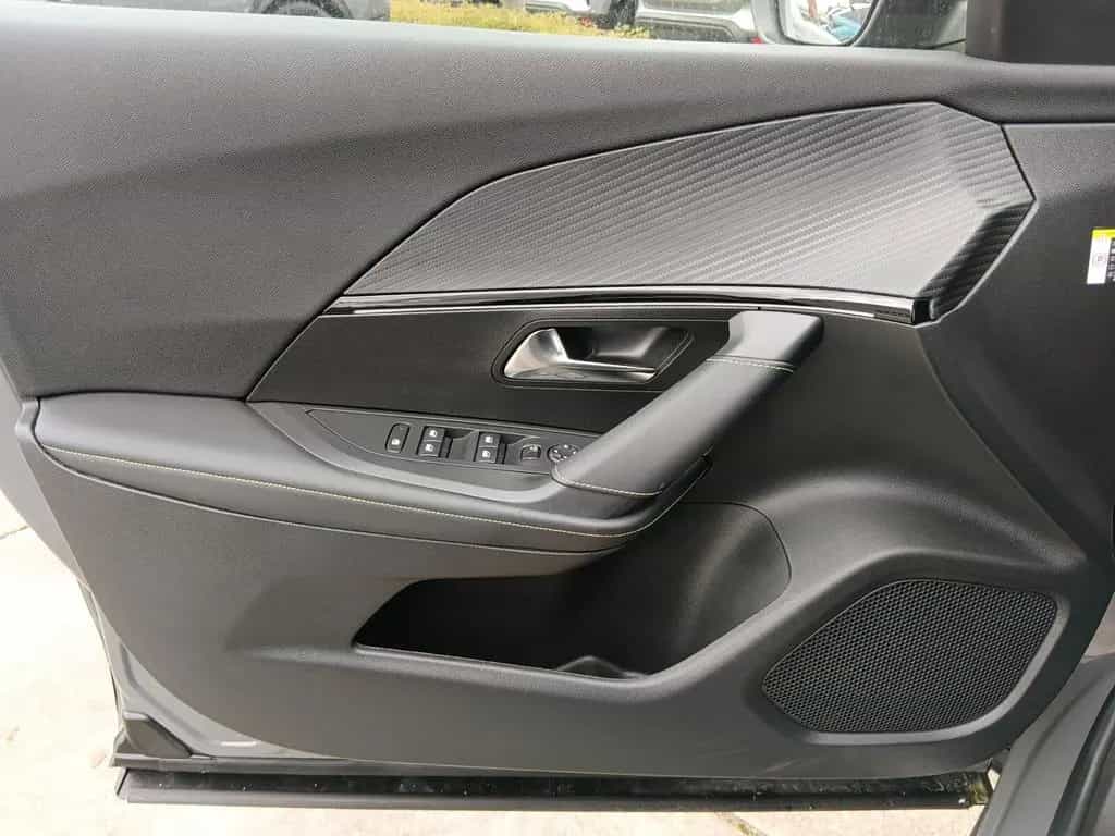 Peugeot 2008 GT SITZHEIZUNG+180° KAMERA+MASSAGEFUNKTION 04/2024-photo-14
