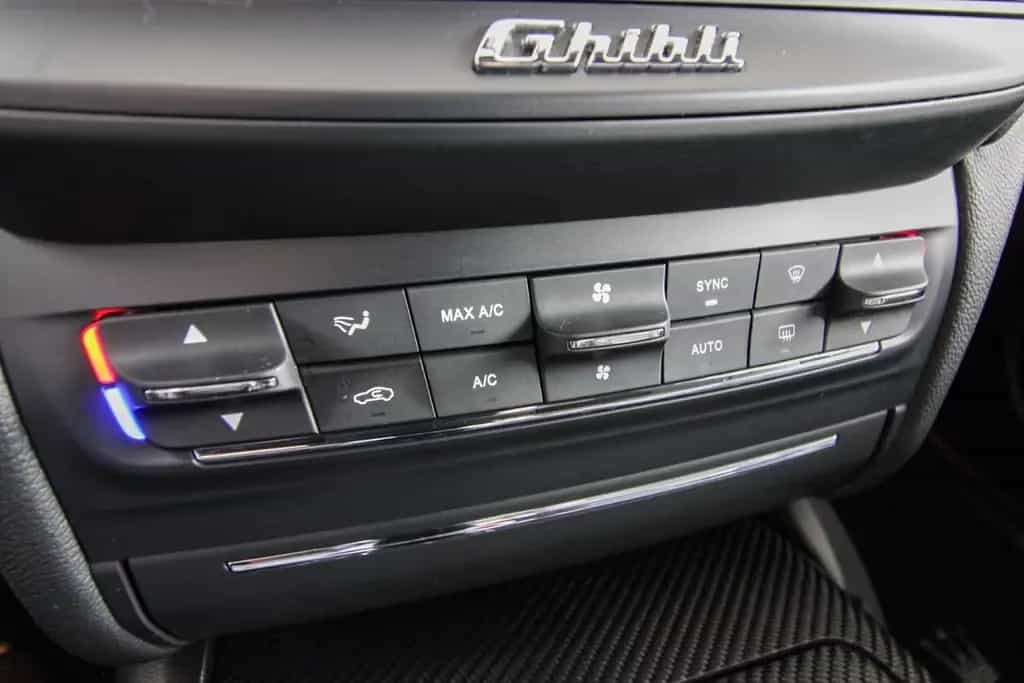 Maserati Ghibli S Q4/Bi-Xenon/Kamera/Schiebedach/H&K/SHZ 09/2016-photo-31