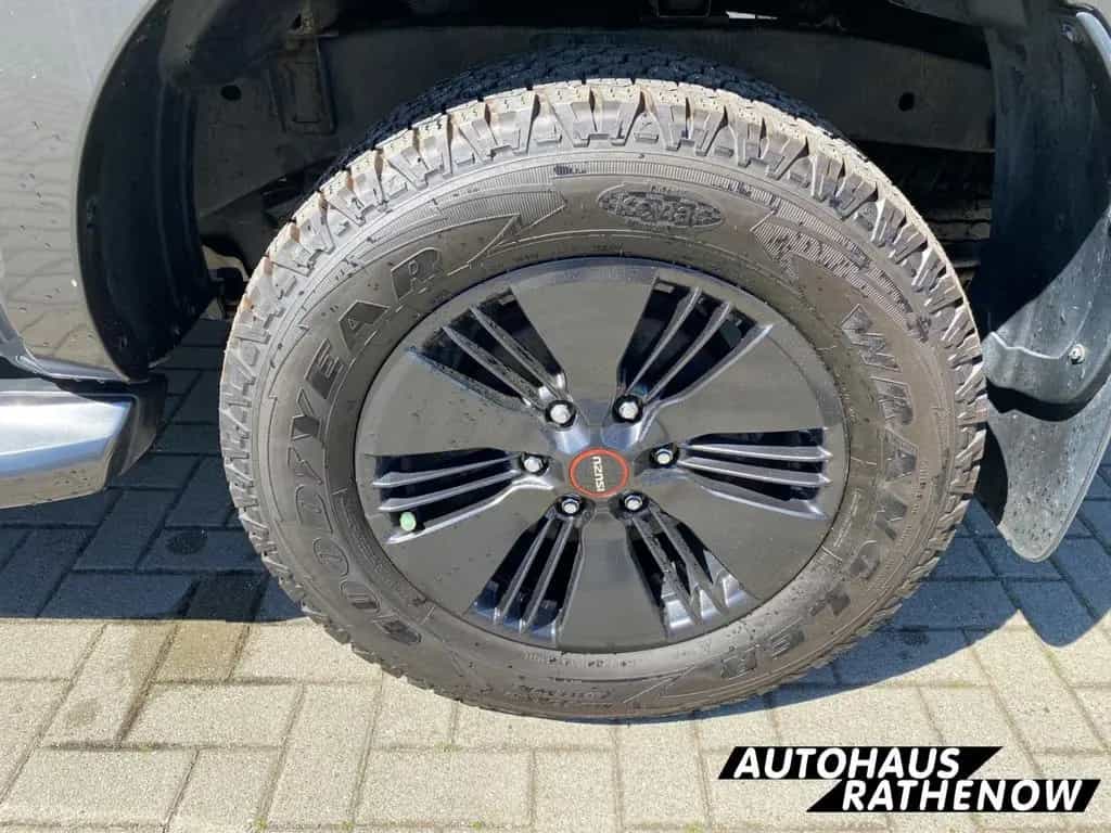 Isuzu D-Max Double Cab 4WD V-CROSS  Leder*LED*Mehrzone 04/2021-photo-9