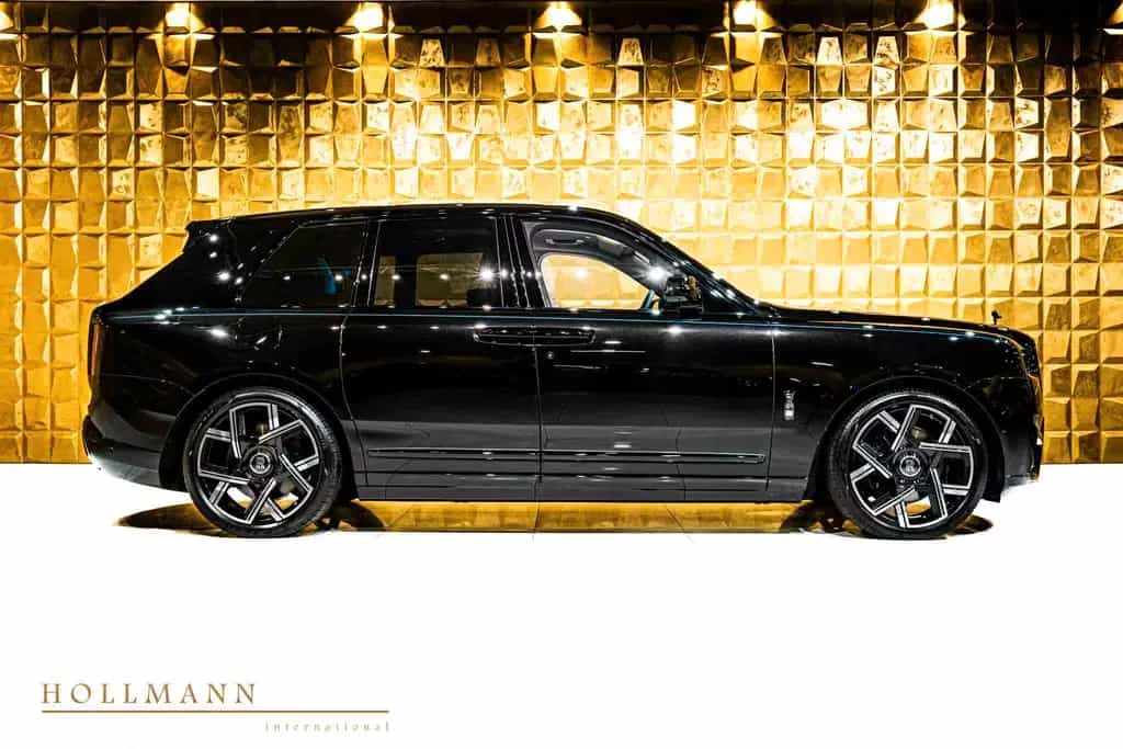 Rolls-Royce Cullinan SERIES II +BLACK BADGE+LOUNGE SEATS null-photo-3