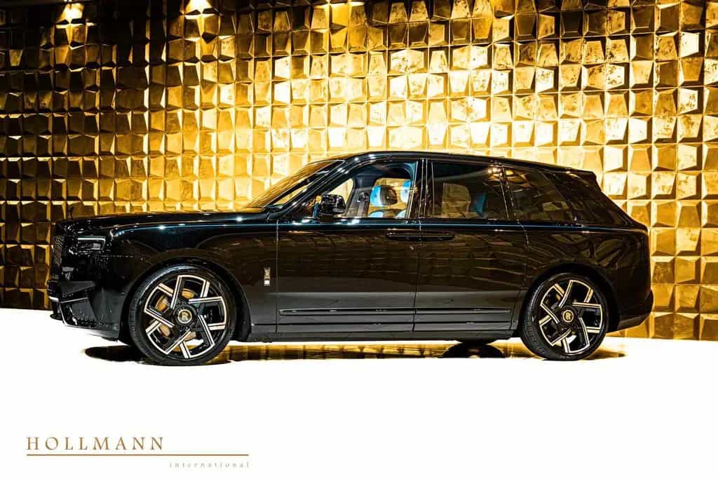 Rolls-Royce Cullinan SERIES II +BLACK BADGE+LOUNGE SEATS null-photo-4