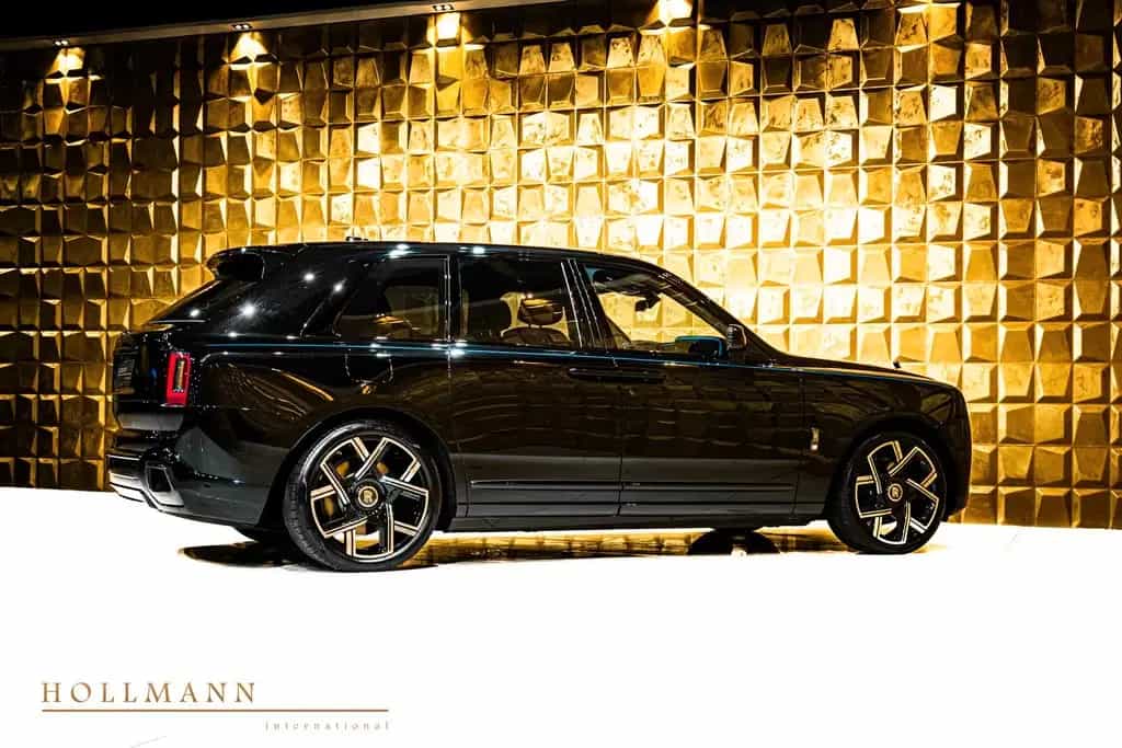 Rolls-Royce Cullinan SERIES II +BLACK BADGE+LOUNGE SEATS null-photo-6