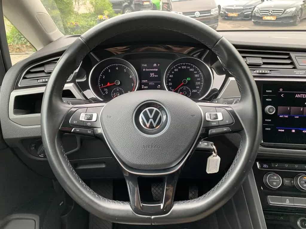 Volkswagen Touran 1.5TSI DSG 7-Sitzer ACC+3Z-Klima+Sitzhzg 10/2020-photo-16