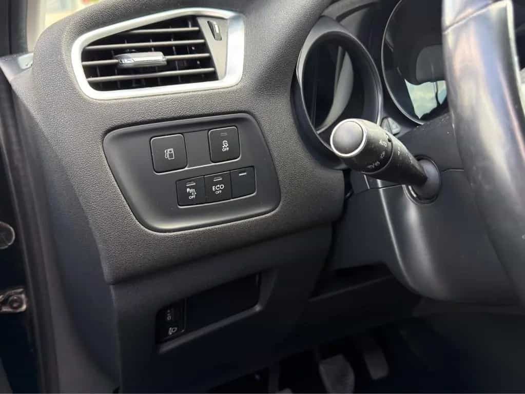 Citroën C4 Lim. 1.2 e-THP Shine AHK/PDC/SHZ/LM+TÜV 03.28 01/2016-photo-13
