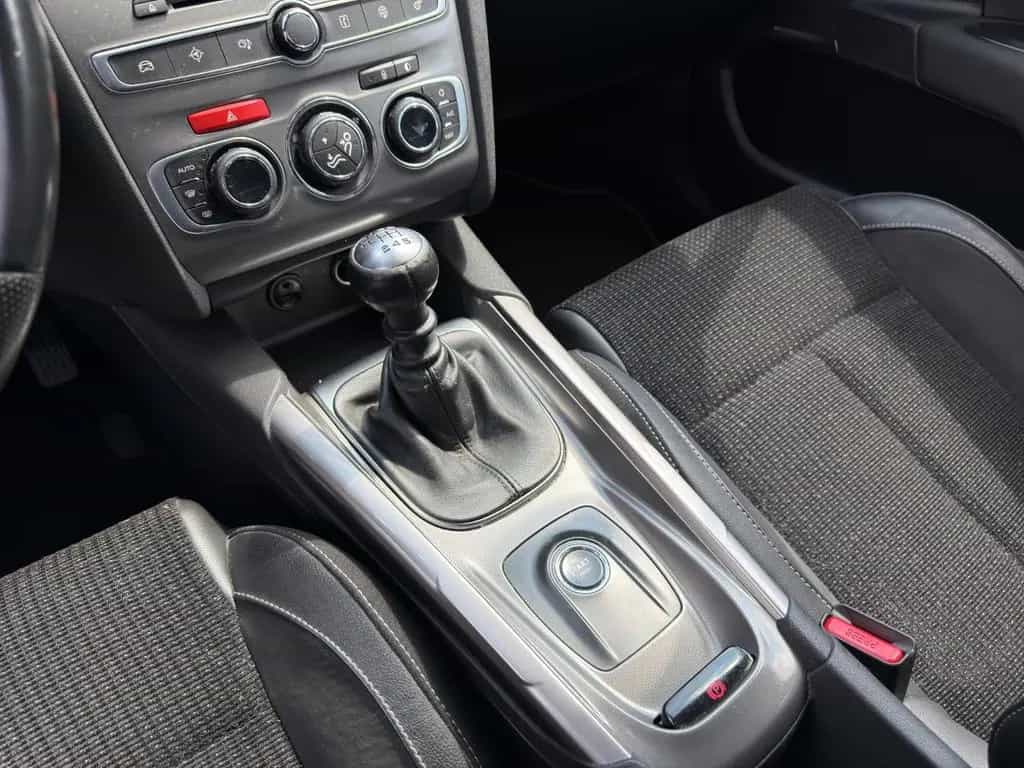 Citroën C4 Lim. 1.2 e-THP Shine AHK/PDC/SHZ/LM+TÜV 03.28 01/2016-photo-16