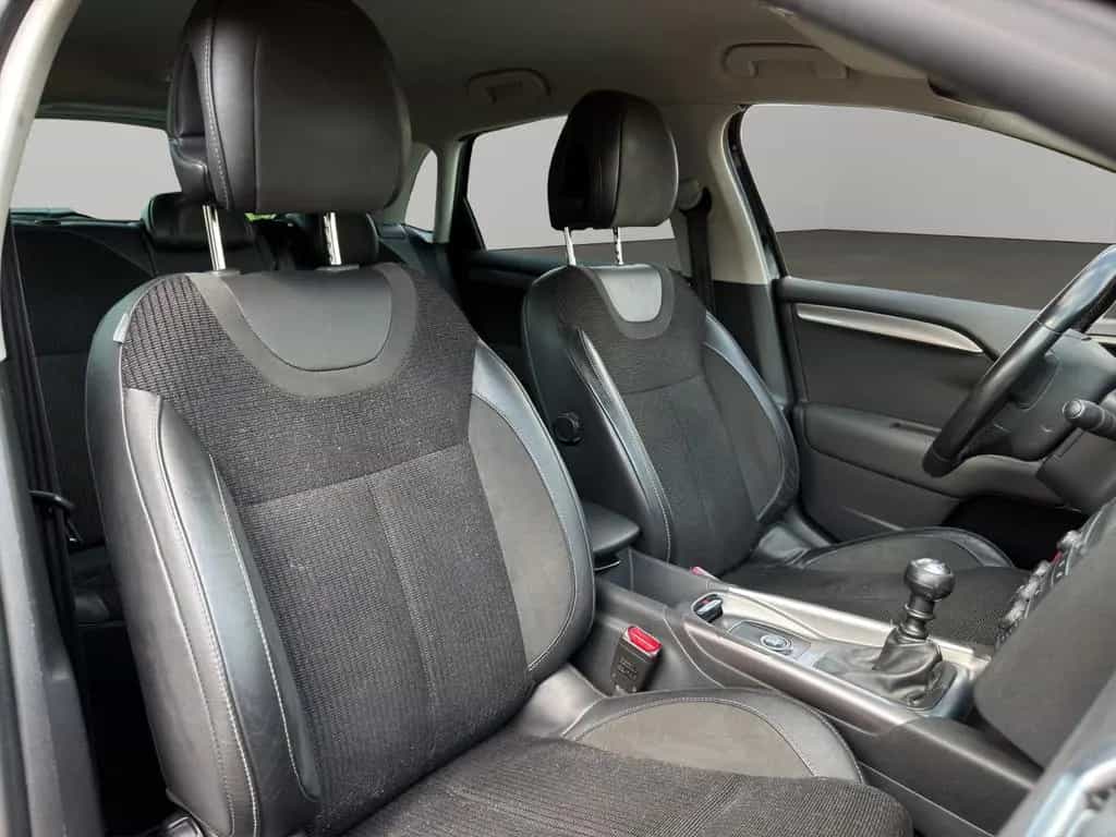 Citroën C4 Lim. 1.2 e-THP Shine AHK/PDC/SHZ/LM+TÜV 03.28 01/2016-photo-18
