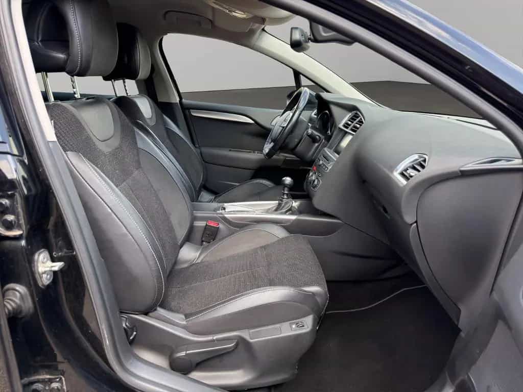 Citroën C4 Lim. 1.2 e-THP Shine AHK/PDC/SHZ/LM+TÜV 03.28 01/2016-photo-19