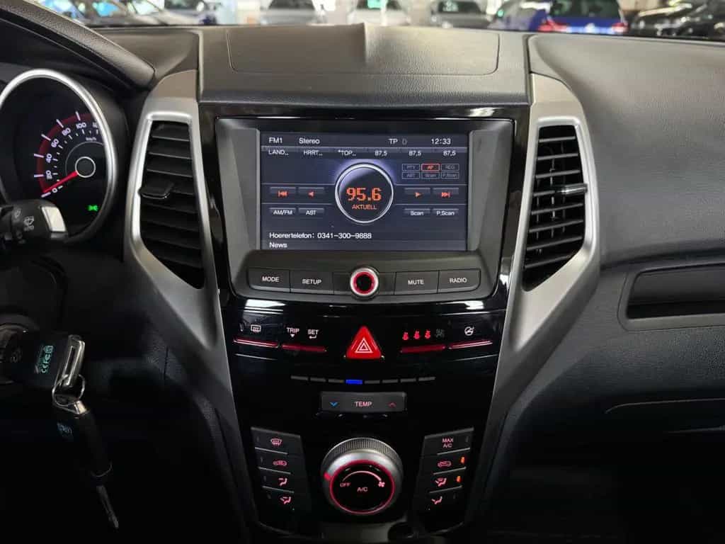 Ssangyong Tivoli 1.6 e-XGi 160 QUARTZ 2WD *SHZ*TEM*RKam* 08/2015-photo-12