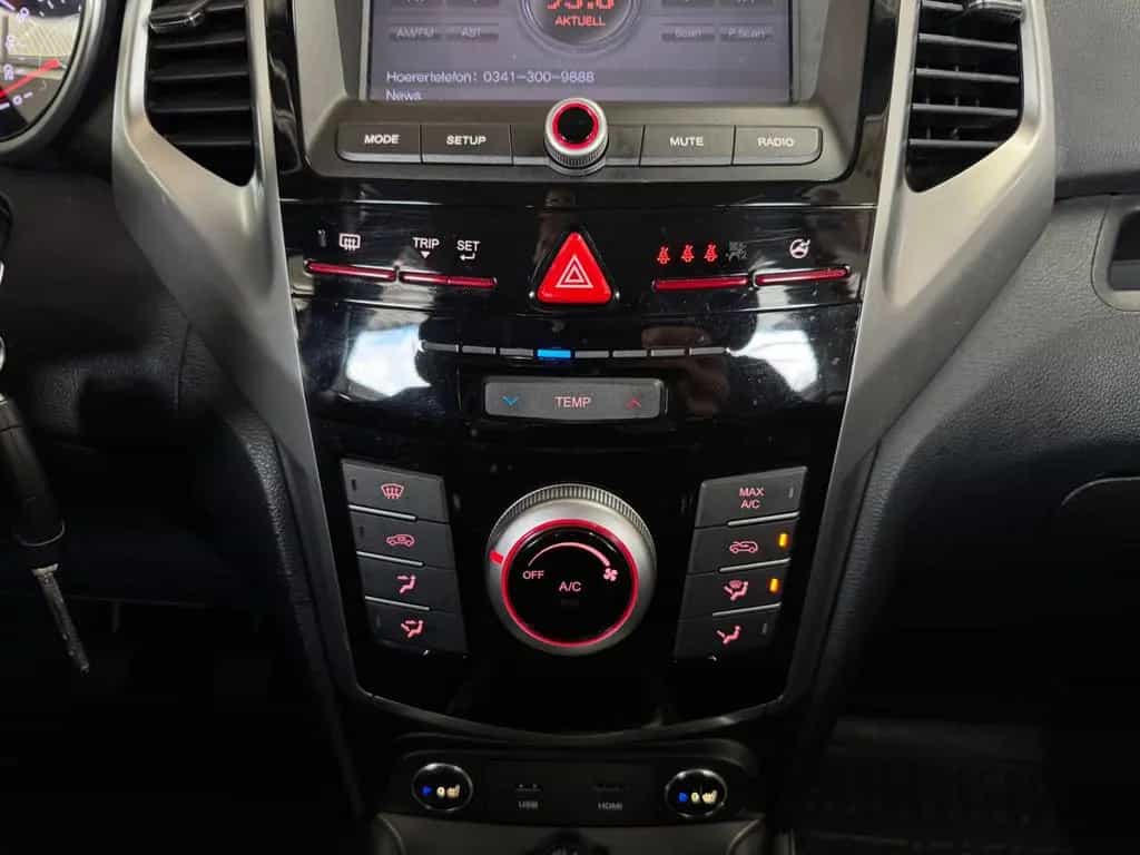 Ssangyong Tivoli 1.6 e-XGi 160 QUARTZ 2WD *SHZ*TEM*RKam* 08/2015-photo-14