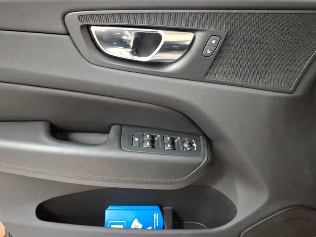 Volvo XC60 B4 D Geartronic Momentum Pro Aut. 03/2022-photo-3