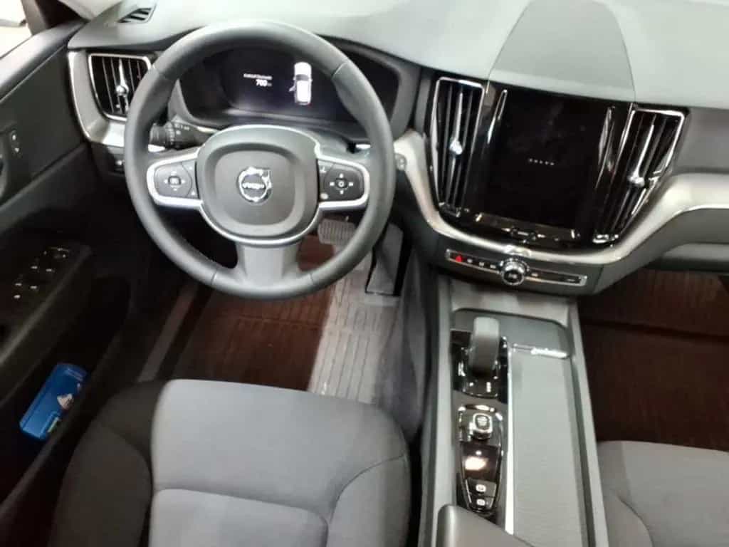Volvo XC60 B4 D Geartronic Momentum Pro Aut. 03/2022-photo-4